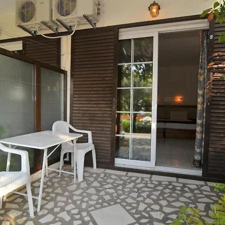 Emerald Apart Otel 2*